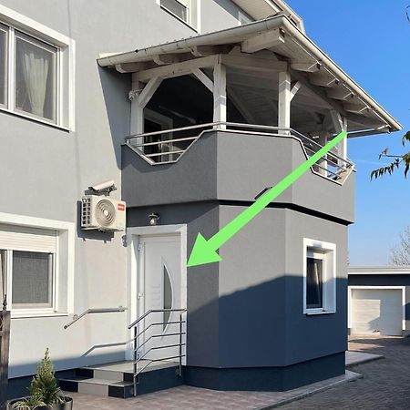4 Stars Rooms Near Airport Scitarjevo Exteriör bild
