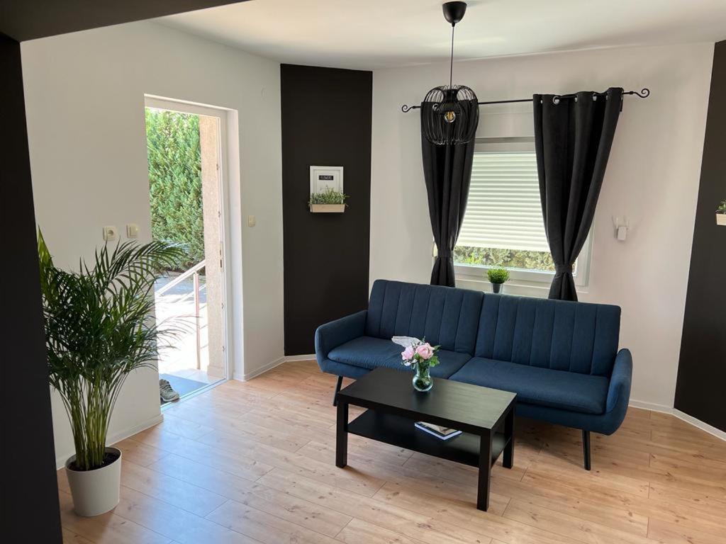 4 Stars Rooms Near Airport Scitarjevo Exteriör bild