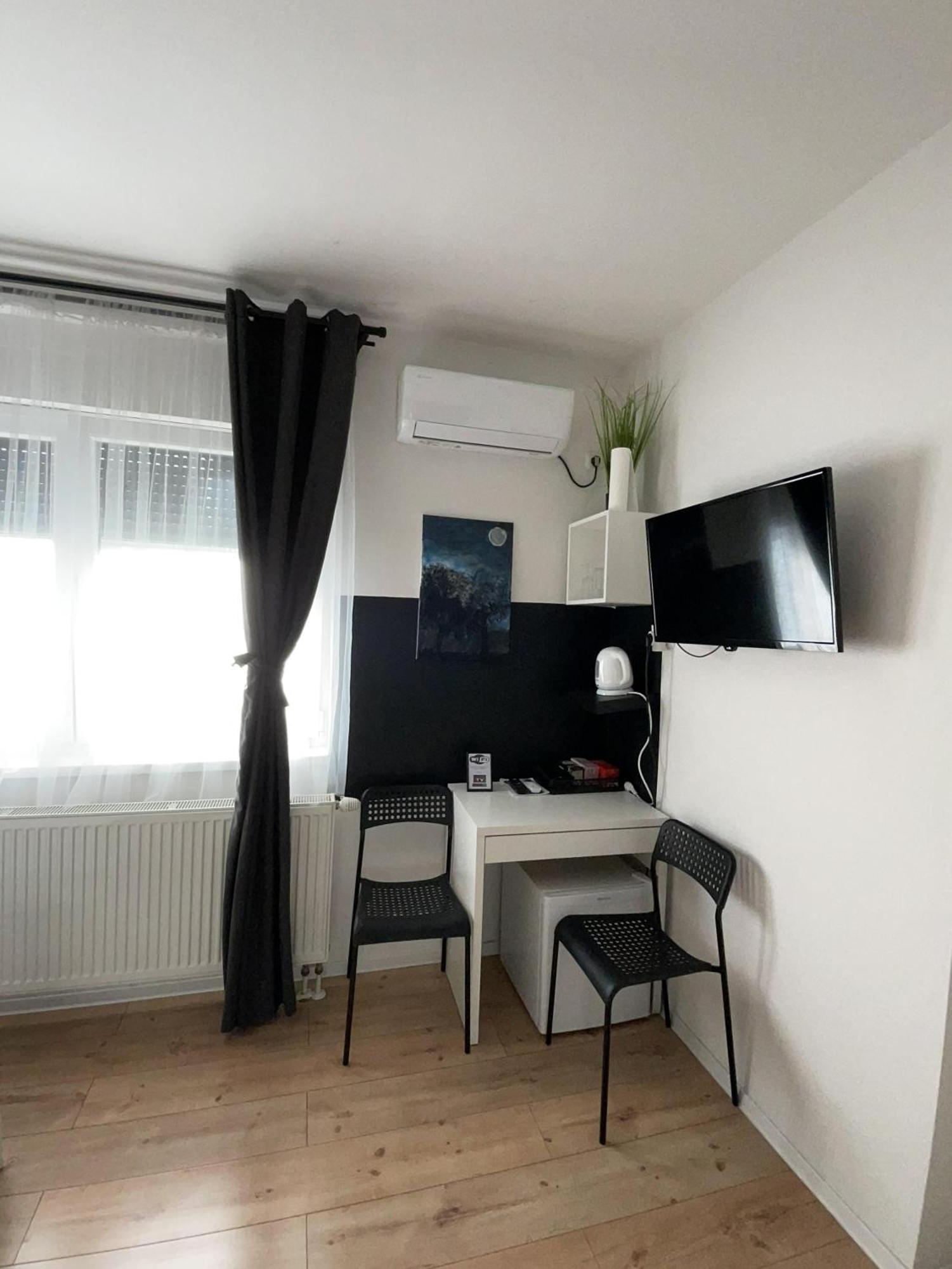 4 Stars Rooms Near Airport Scitarjevo Exteriör bild